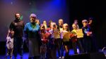 Jury i uczestnicy konkursu na scenie